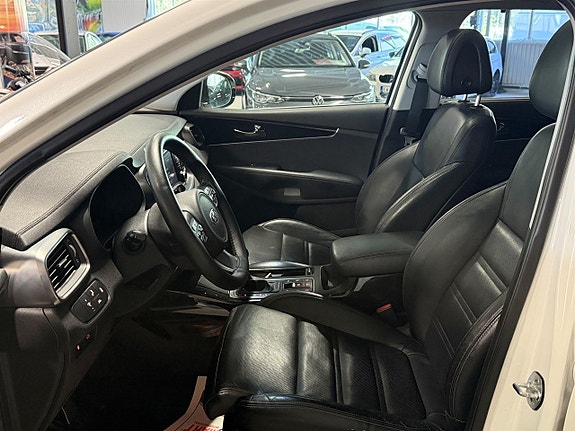 Kia Sorento 6 of 13