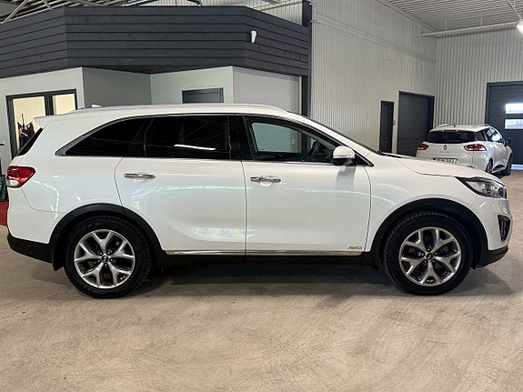 Kia Sorento 3 of 13
