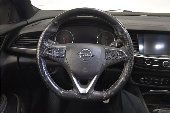 Opel Insignia 2 of 5