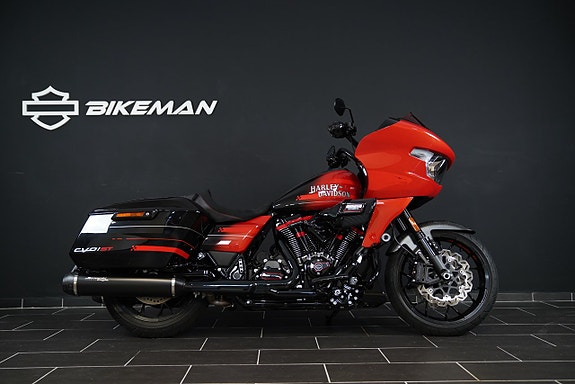Harley-Davidson FLTRXSTSE CVO Road Glide ST 3 of 18