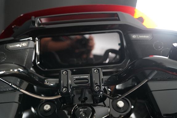 Harley-Davidson FLTRXSTSE CVO Road Glide ST 17 of 18