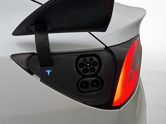 Tesla Model 3 30 of 30