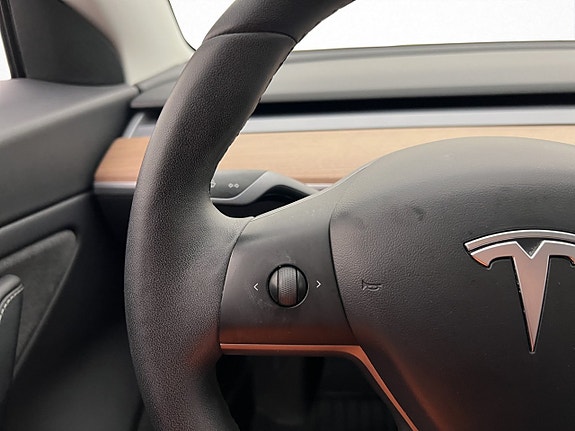 Tesla Model 3 24 of 30