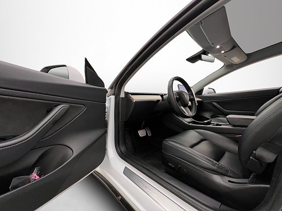 Tesla Model 3 9 of 30