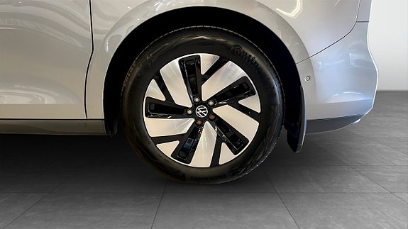 Volkswagen ID. Buzz 6 of 12