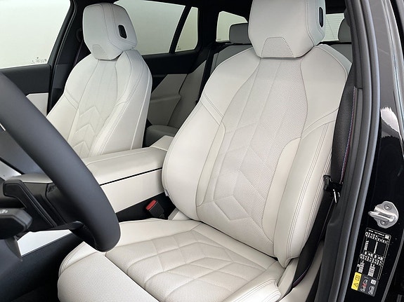 BMW i5 7 of 14