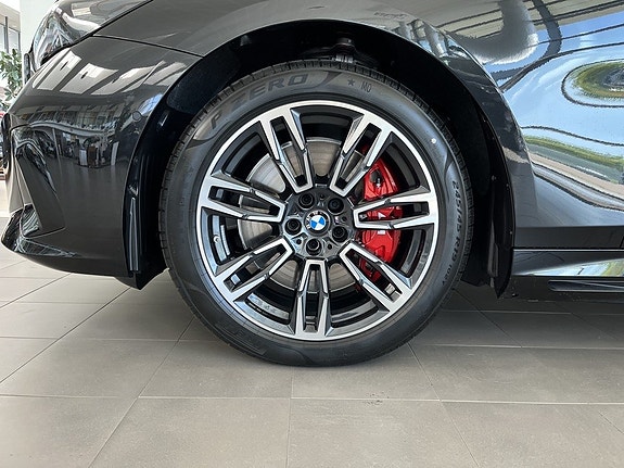 BMW i5 4 of 14