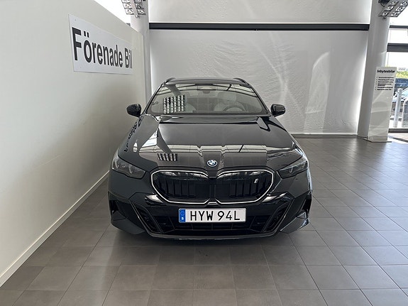 BMW i5 2 of 14