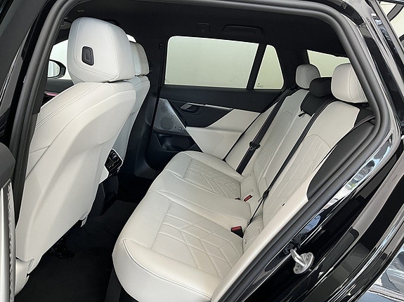 BMW i5 11 of 14
