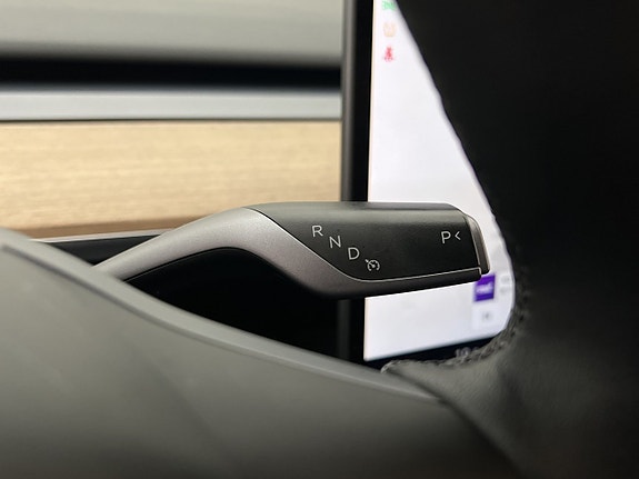 Tesla Model Y 25 of 30