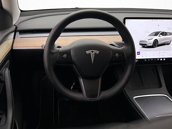 Tesla Model Y 11 of 30