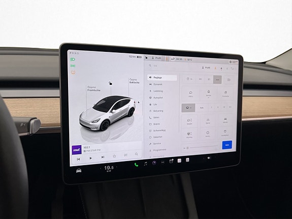 Tesla Model Y 17 of 30