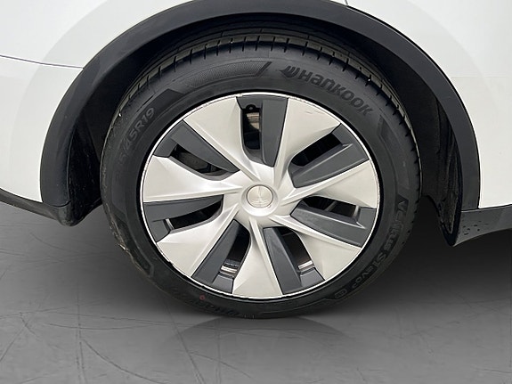 Tesla Model Y 30 of 30