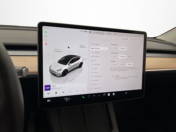 Tesla Model Y 18 of 30