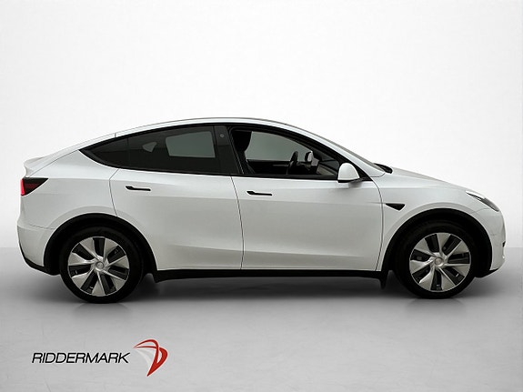 Tesla Model Y 7 of 30