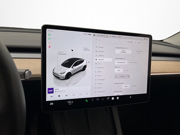 Tesla Model Y 14 of 30