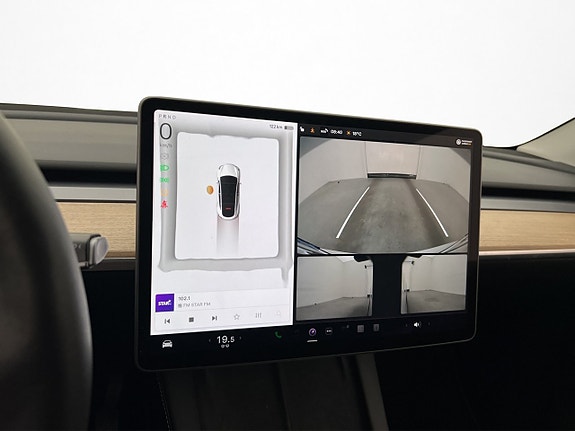 Tesla Model Y 12 of 30