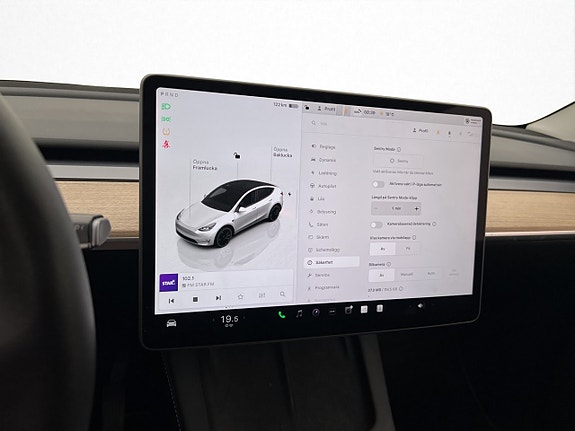 Tesla Model Y 19 of 30