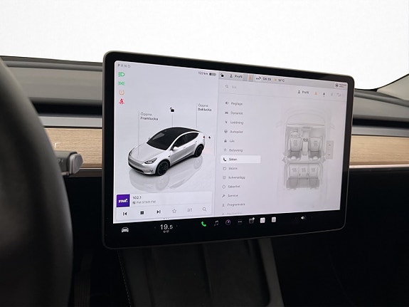 Tesla Model Y 21 of 30