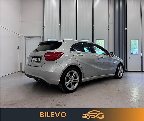 Mercedes-Benz A180 3 of 5