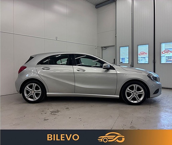 Mercedes-Benz A180 2 of 5