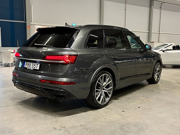 Audi Q7 4 of 5