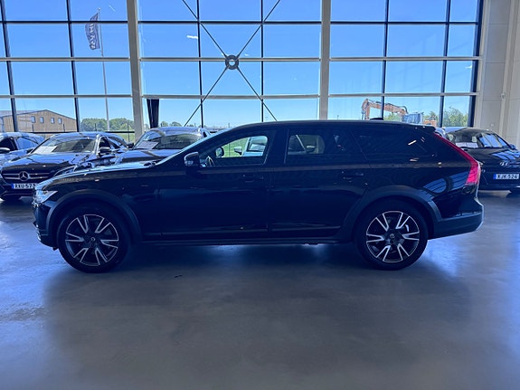 Volvo V90 Cross Country 3 of 5