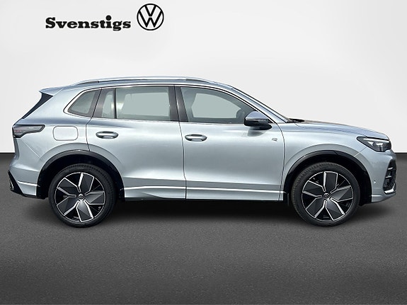 Volkswagen Tiguan 6 of 12