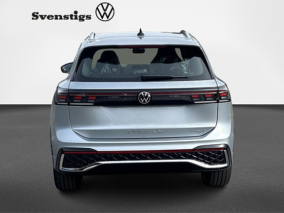 Volkswagen Tiguan 4 of 12