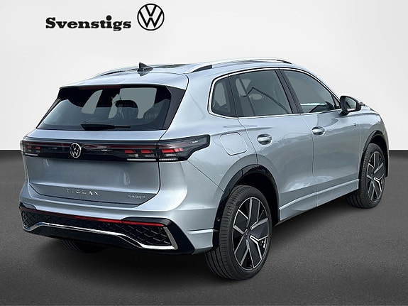 Volkswagen Tiguan 5 of 12