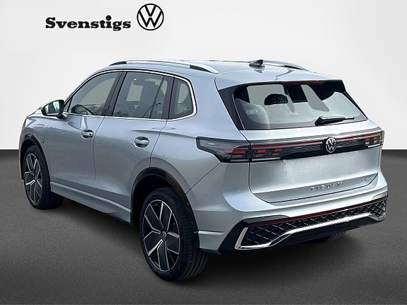 Volkswagen Tiguan 3 of 12