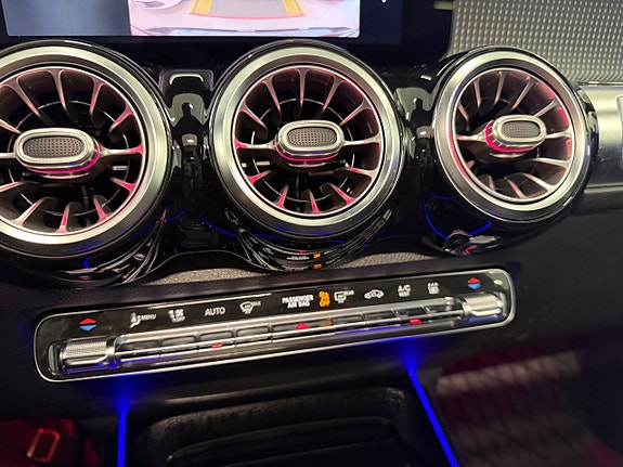 Mercedes-Benz GLB220 d 11 of 25