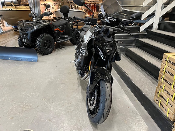 Suzuki GSX-8S 2 of 6