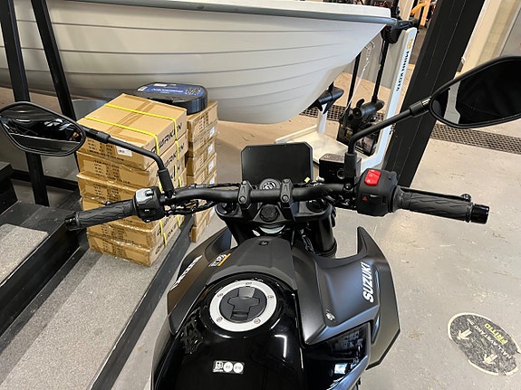 Suzuki GSX-8S 6 of 6