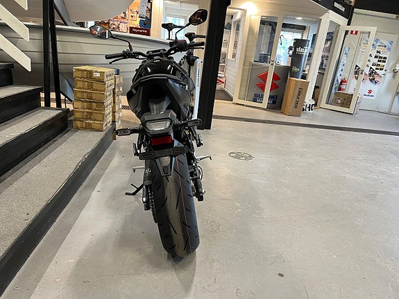 Suzuki GSX-8S 3 of 6