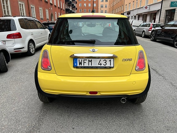 MINI Cooper 4 of 5