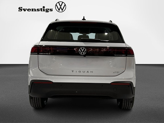 Volkswagen Tiguan 4 of 16