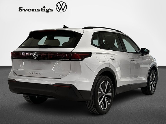Volkswagen Tiguan 5 of 16