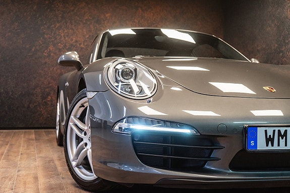 Porsche 911 4 of 5