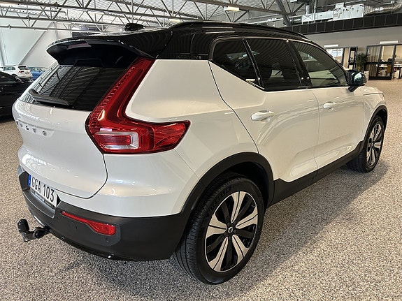 Volvo XC40 4 of 5