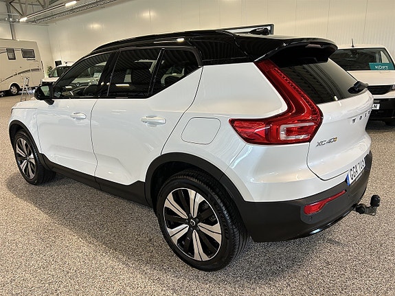 Volvo XC40 2 of 5