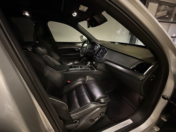 Volvo XC90 7 of 17