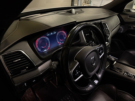 Volvo XC90 16 of 17