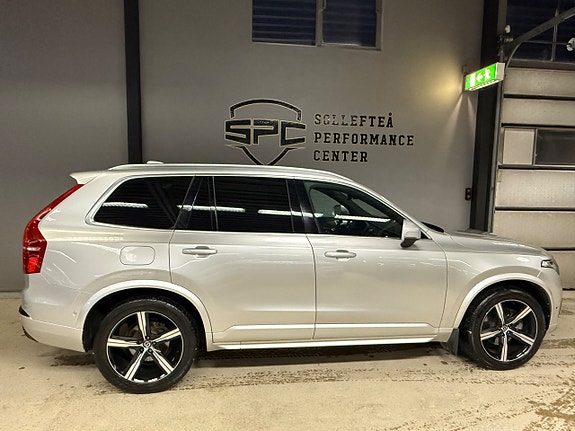 Volvo XC90 2 of 5