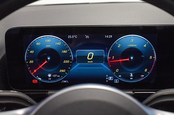 Mercedes-Benz GLA200 d 16 of 30