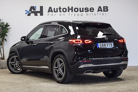 Mercedes-Benz GLA200 d 2 of 5