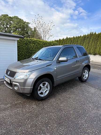 Suzuki Grand Vitara 3 of 8