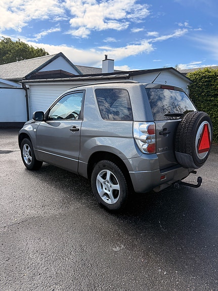 Suzuki Grand Vitara 4 of 8