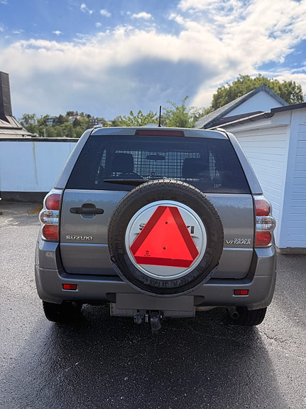 Suzuki Grand Vitara 5 of 8