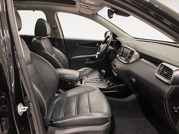 Kia Sorento 15 of 25